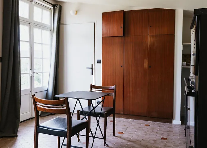 Les Glycines - Acces Piscine